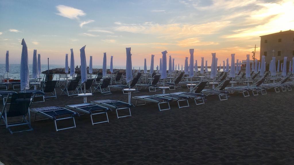 Lungomare Hotel Marina di Cecina Kültér fotó